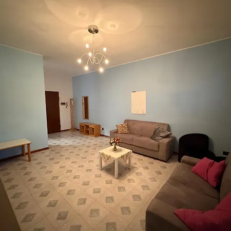 דירה House In The Center