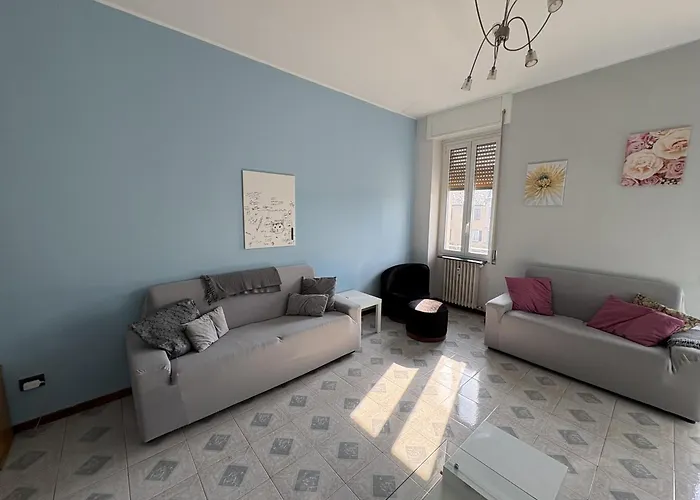 House In The Center شقة