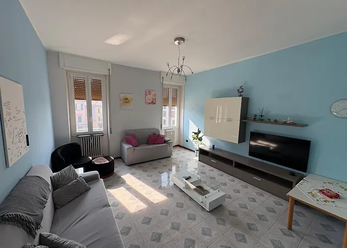 House In The Center *